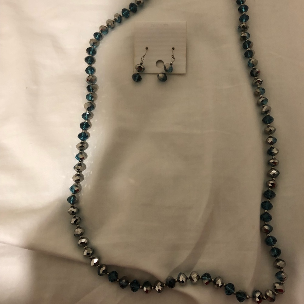 Jewelry necklace & earring set